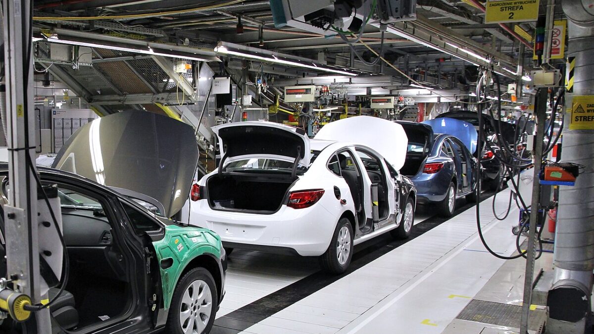 Faturamento da indústria brasileira cai 3,5% em agosto, aponta CNI